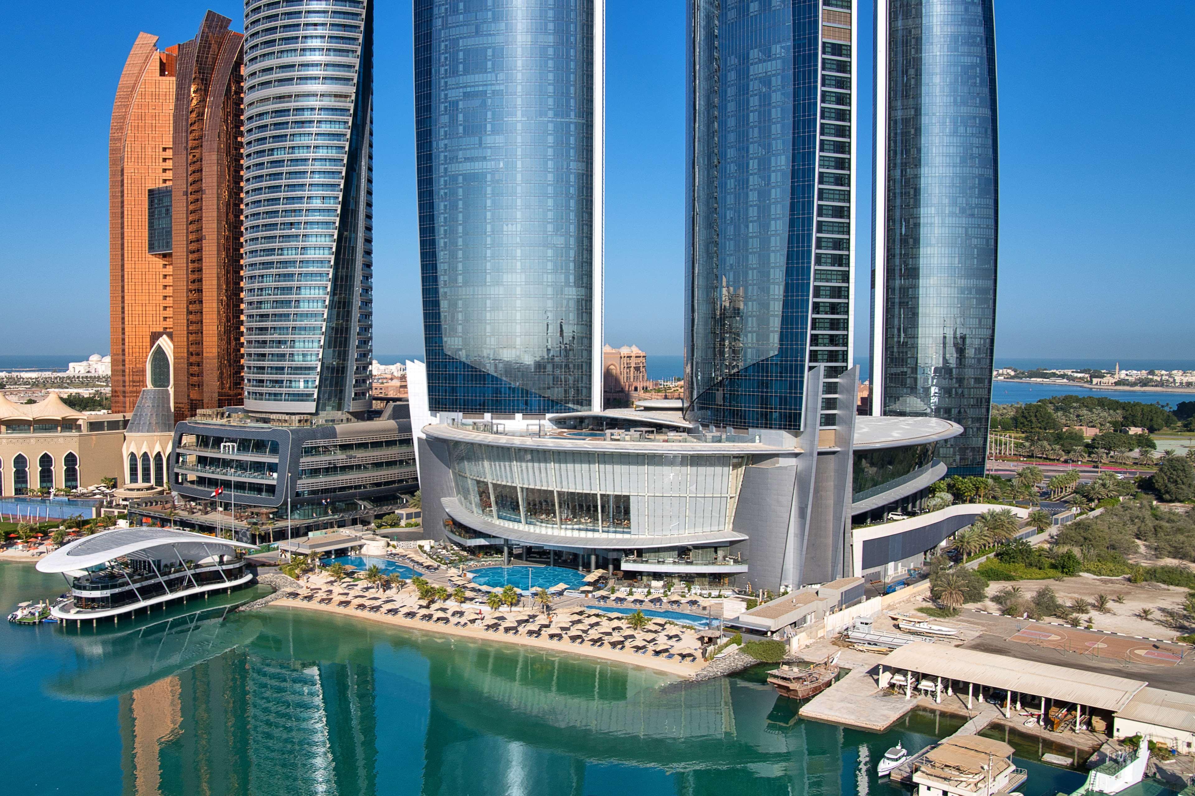 Hotel Conrad Abu Dhabi Etihad Towers Esterno foto The hotel in 2011