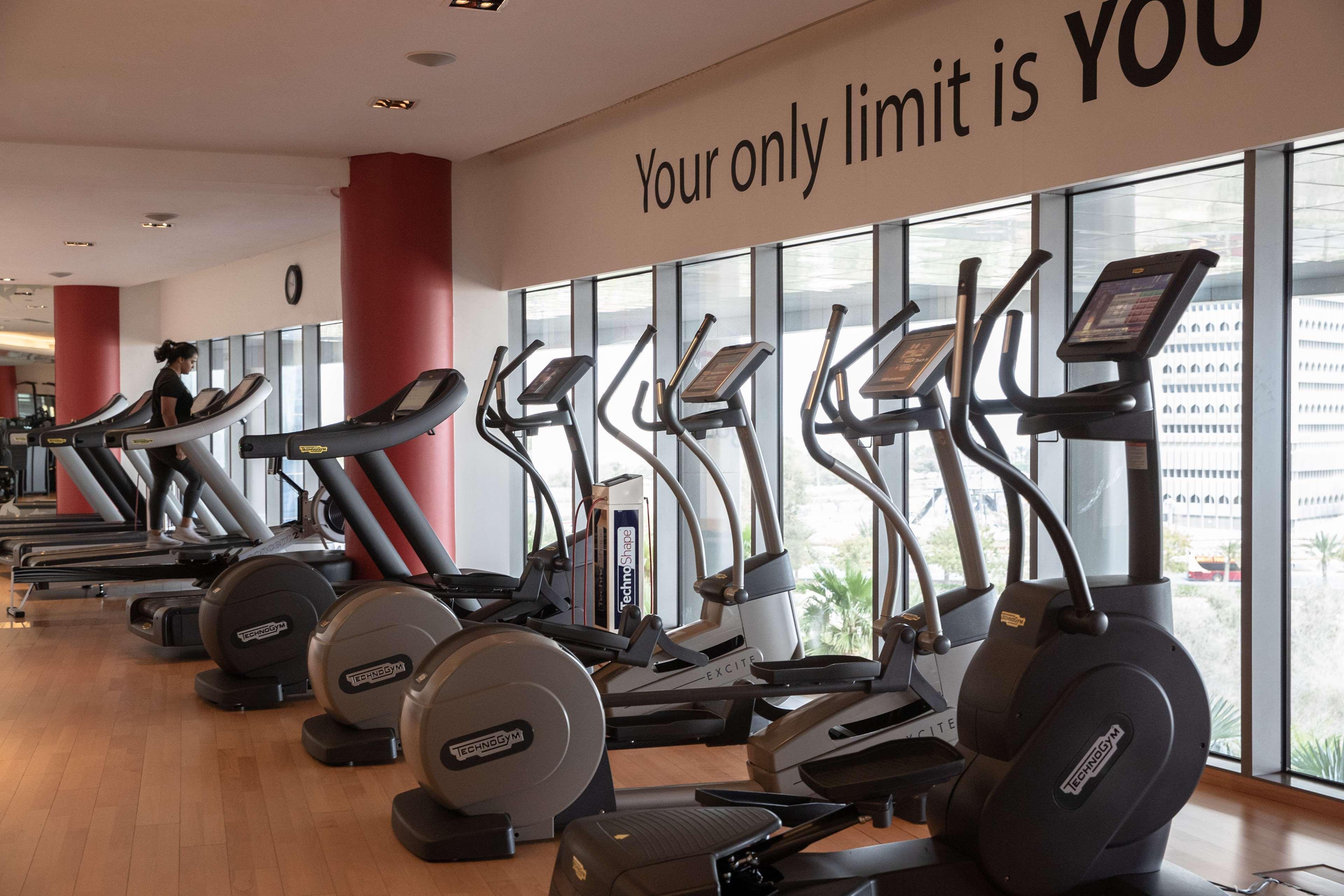 Hotel Conrad Abu Dhabi Etihad Towers Esterno foto The gym at the hotel