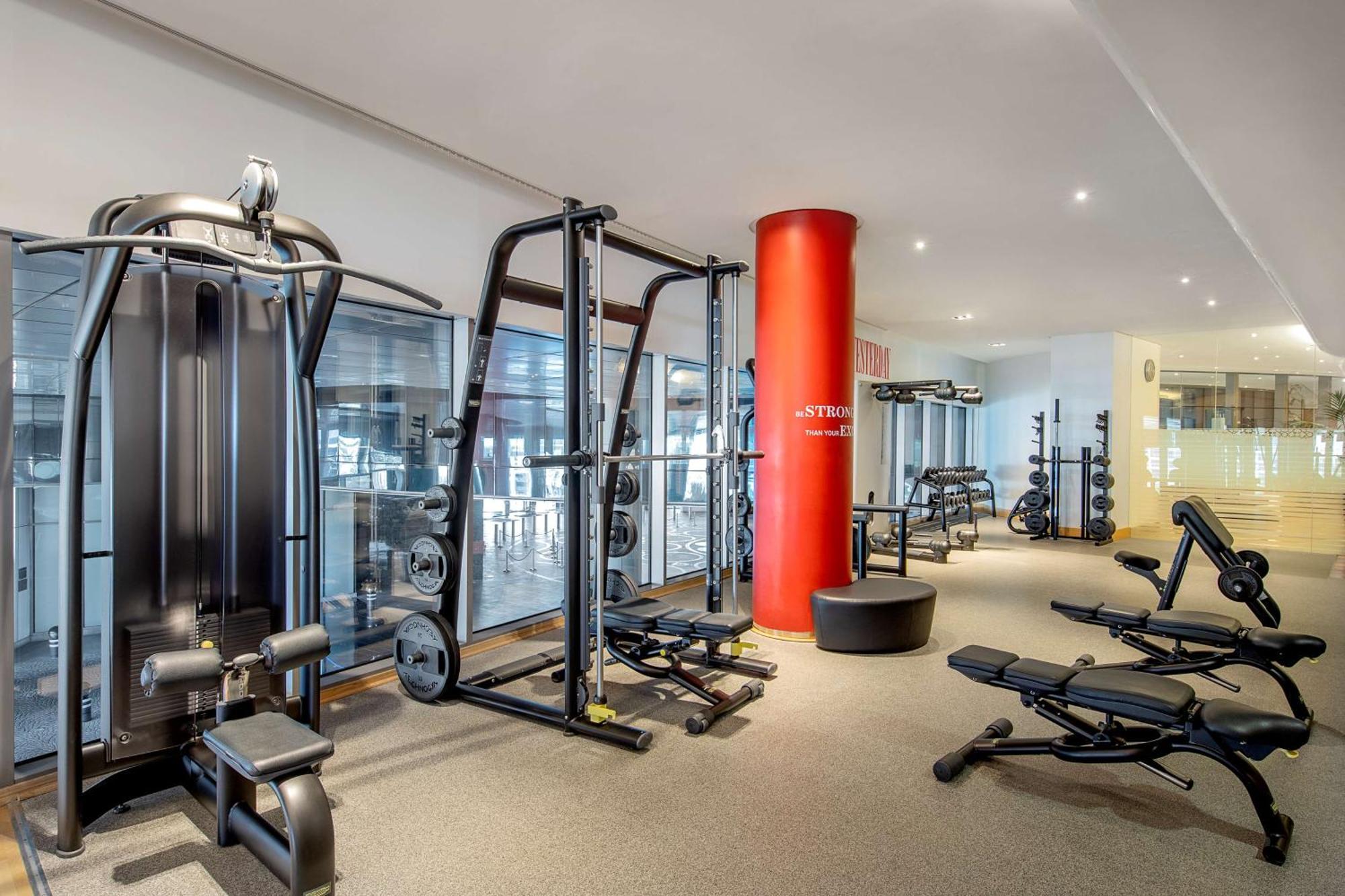 Hotel Conrad Abu Dhabi Etihad Towers Esterno foto The gym at the hotel