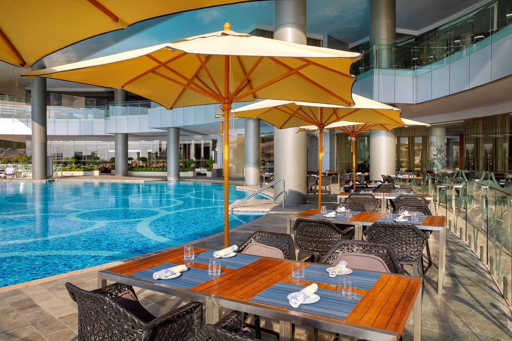 Hotel Conrad Abu Dhabi Etihad Towers Esterno foto The Pool Bar