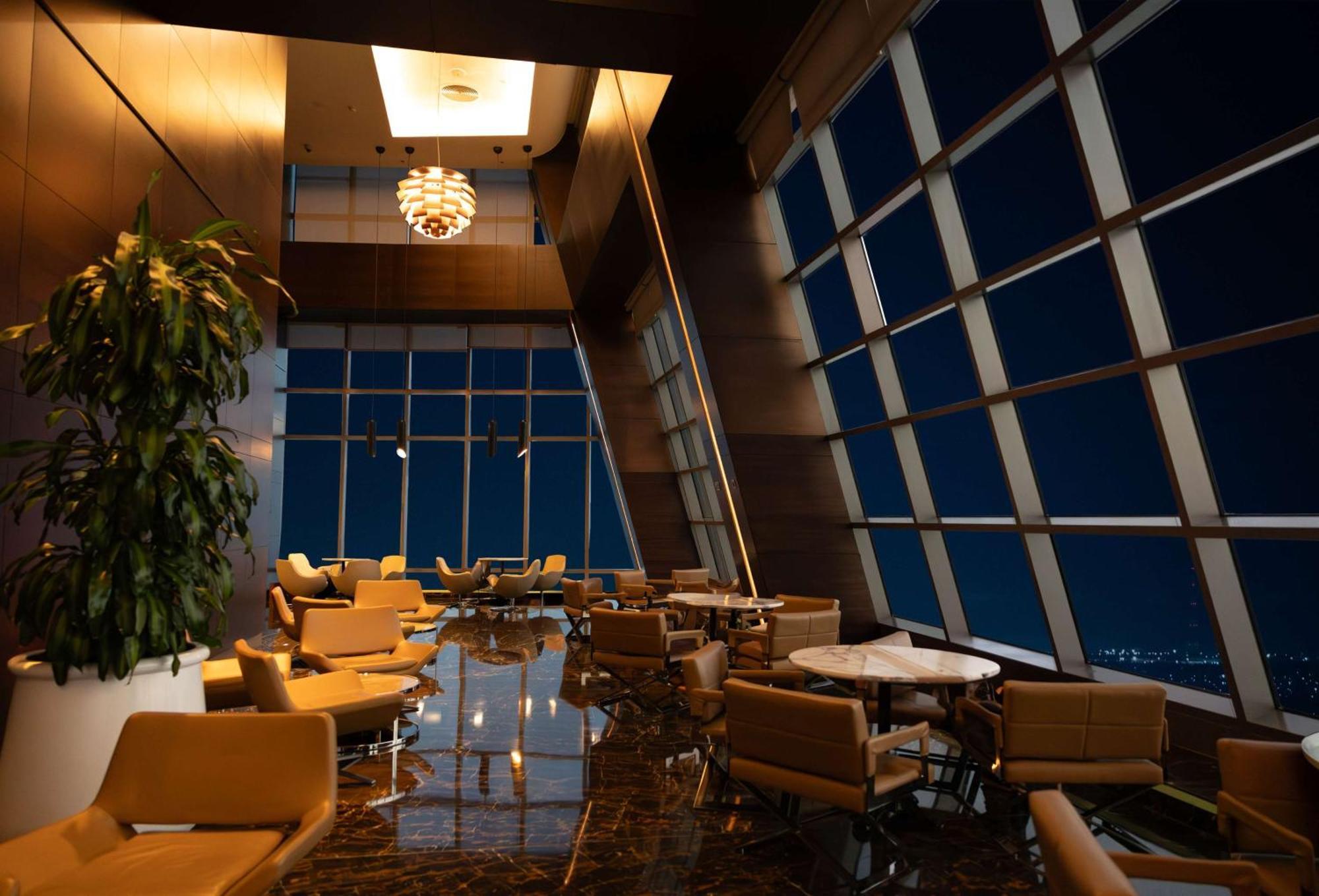 Hotel Conrad Abu Dhabi Etihad Towers Esterno foto The lounge at the 80th floor